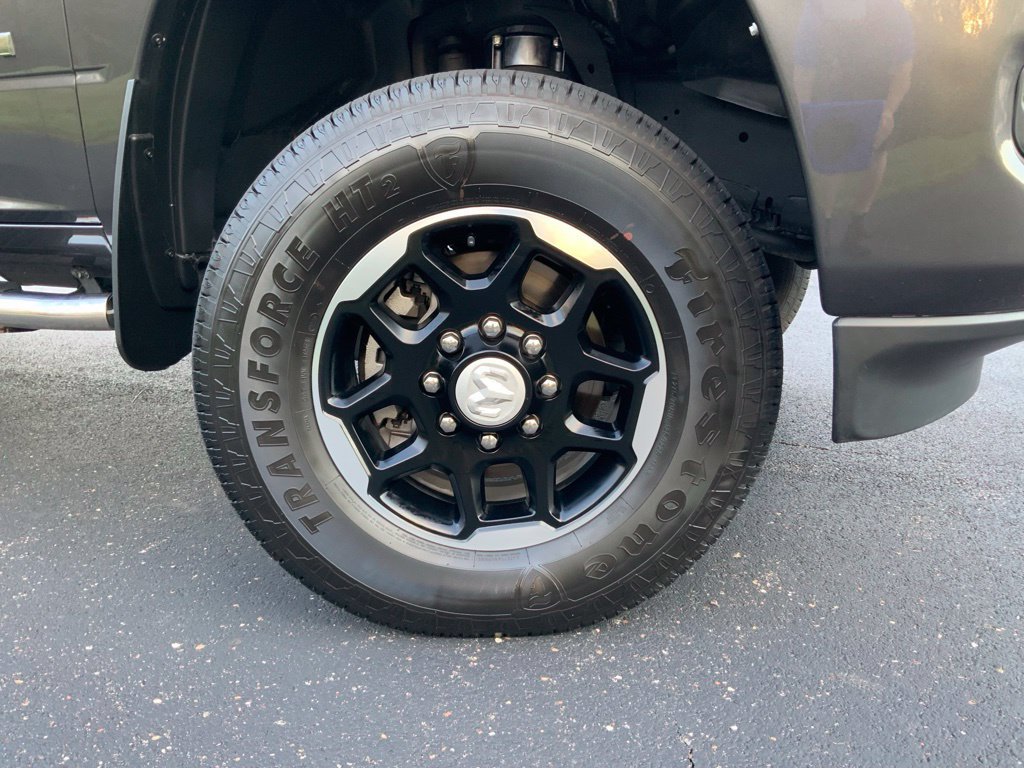 Used 2025 RAM 3500 Laramie AWD/4WD image 25
