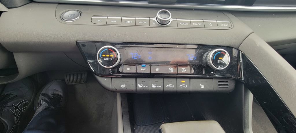 Used 2025 Hyundai Elantra SEL FWD image 20