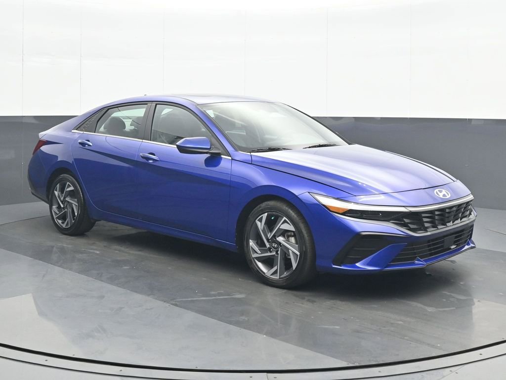 Used 2025 Hyundai Elantra SEL FWD image 9