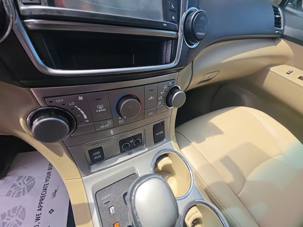 Used 2013 Toyota Highlander SE AWD/4WD image 21