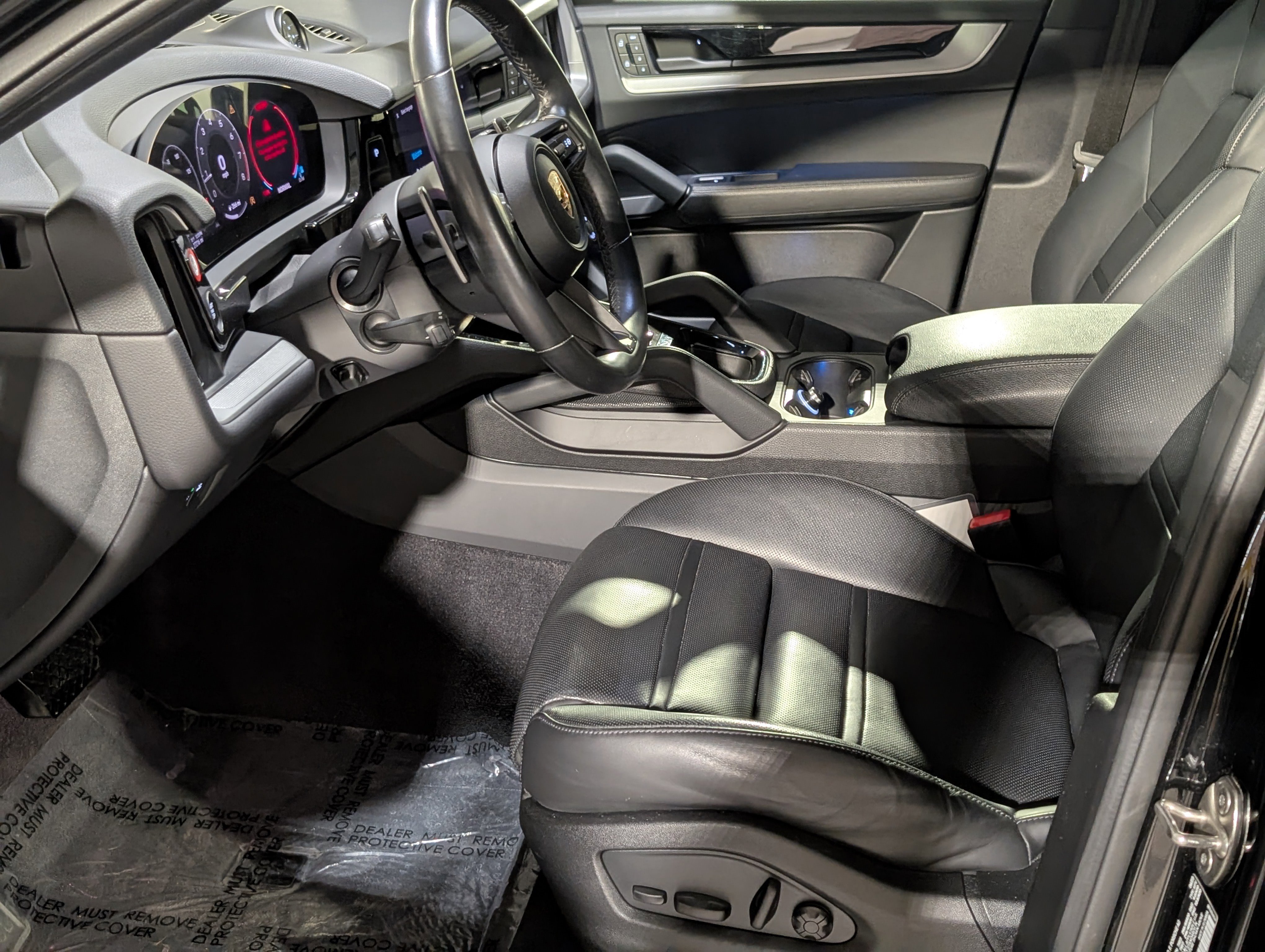 Certified 2024 Porsche Cayenne Coupe image 5