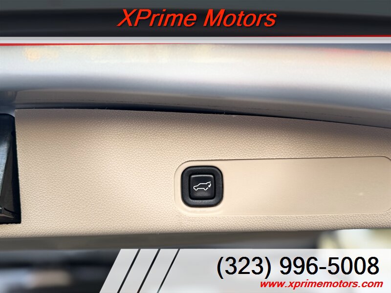 Used 2011 Cadillac Escalade Luxury AWD/4WD image 13