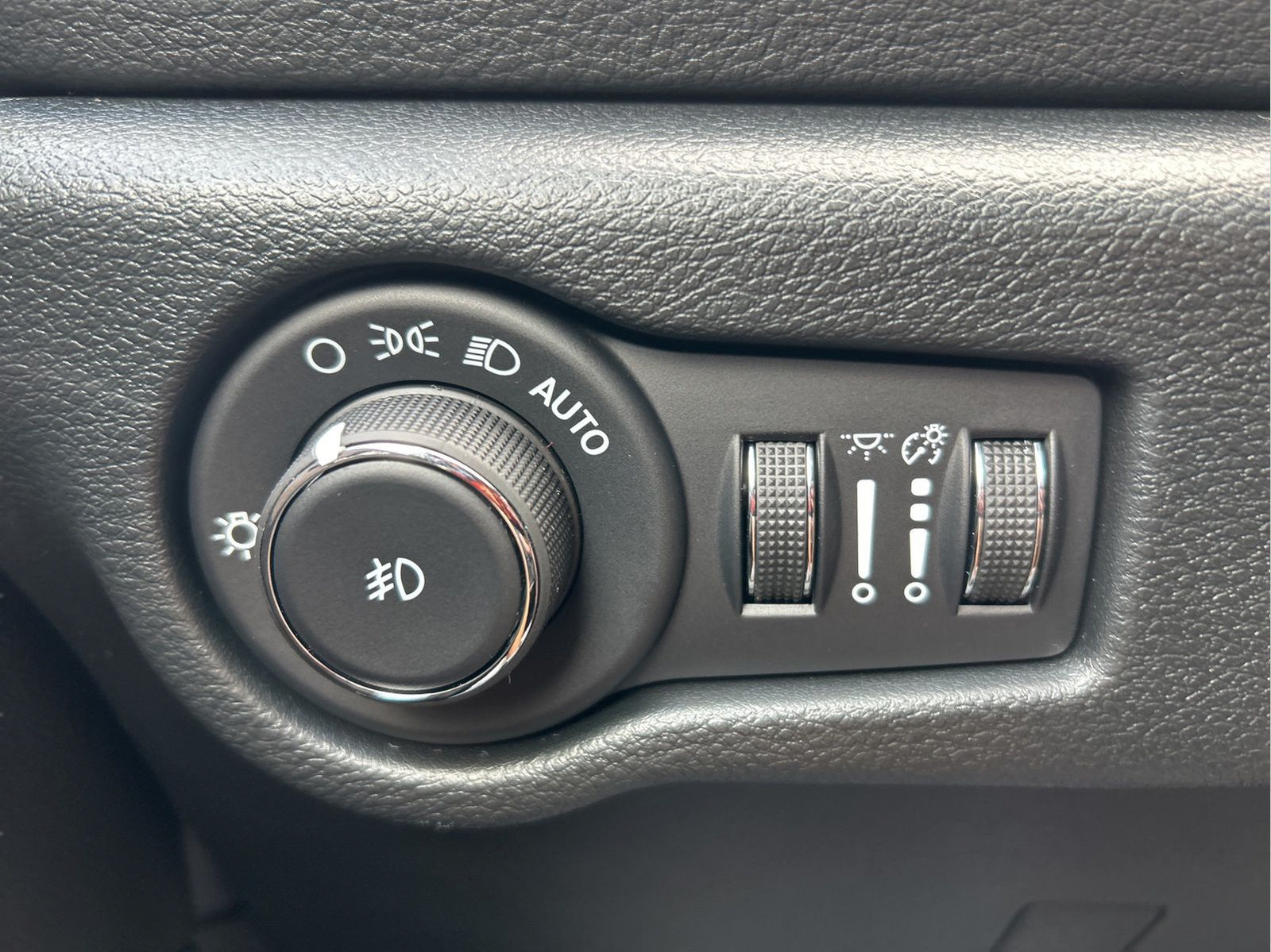 New 2026 Chrysler Pacifica Limited FWD image 25