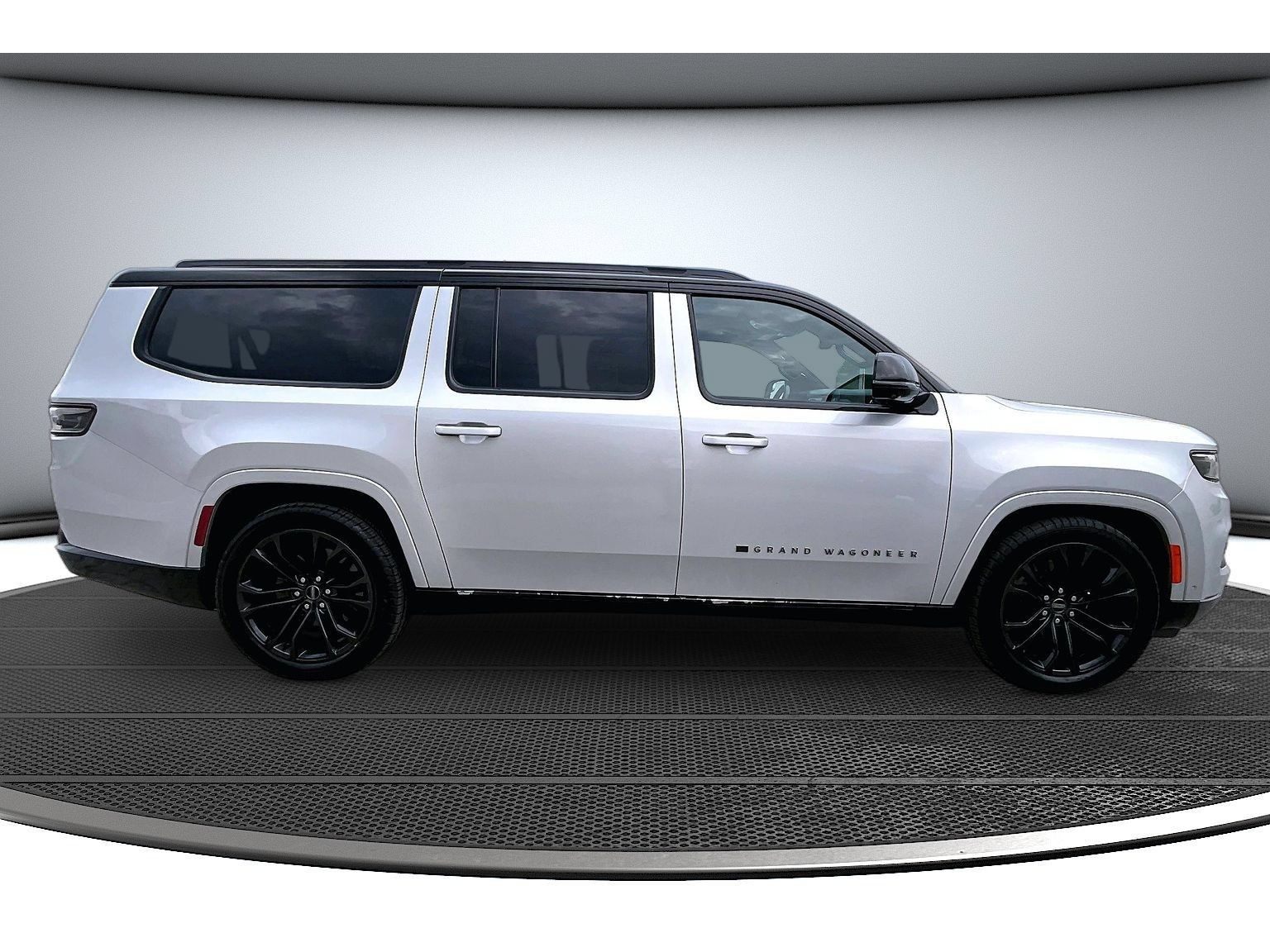 Used 2024 Jeep Grand Wagoneer L Series II w/ Quick Order Packagew 28T AWD/4WD image 15