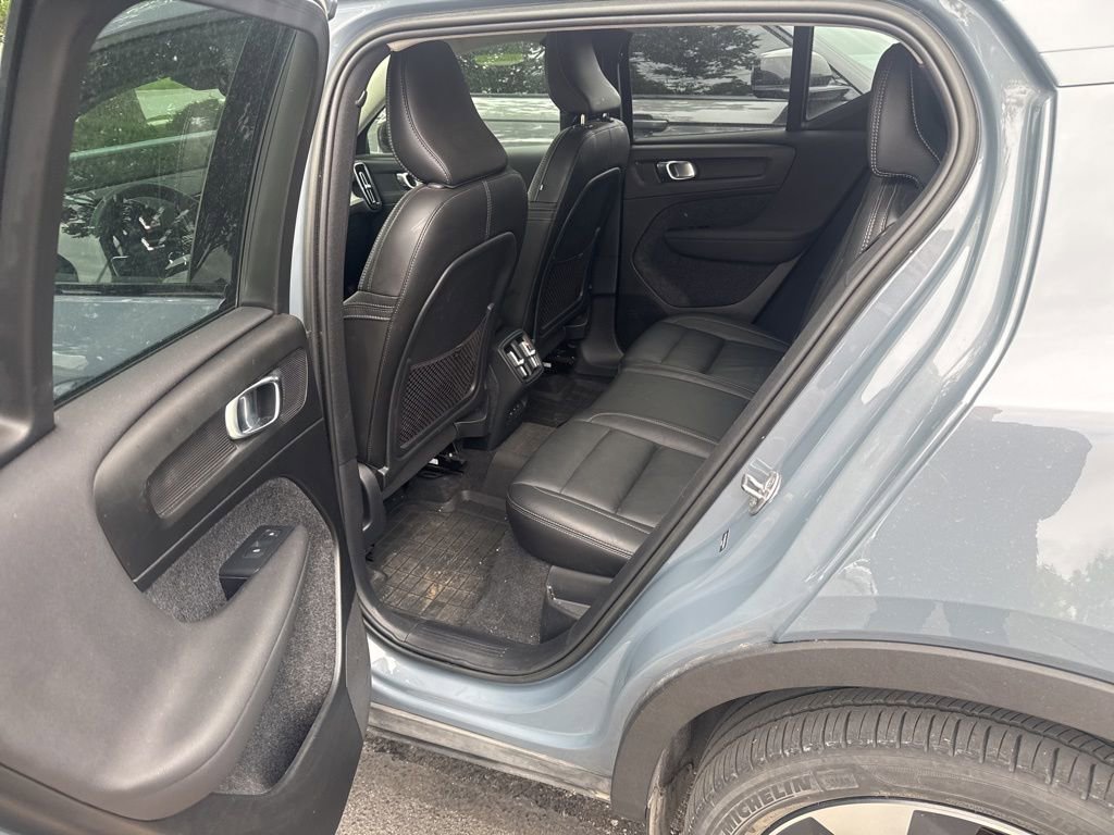 Used 2023 Volvo XC40 B5 Plus w/ Protection Package Premier AWD/4WD image 7