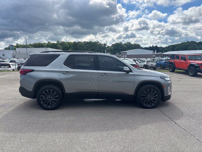 Used 2023 Chevrolet Traverse RS AWD/4WD image 2