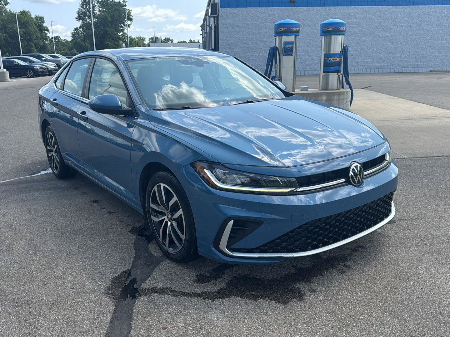 Used 2025 Volkswagen Jetta SE FWD image 7