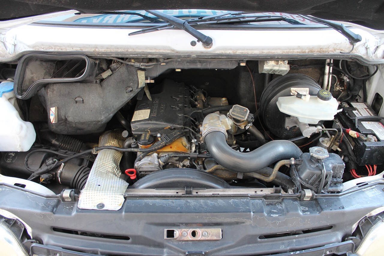 Used 2005 Dodge Sprinter 2500 w/ PWR Convenience Group RWD image 14