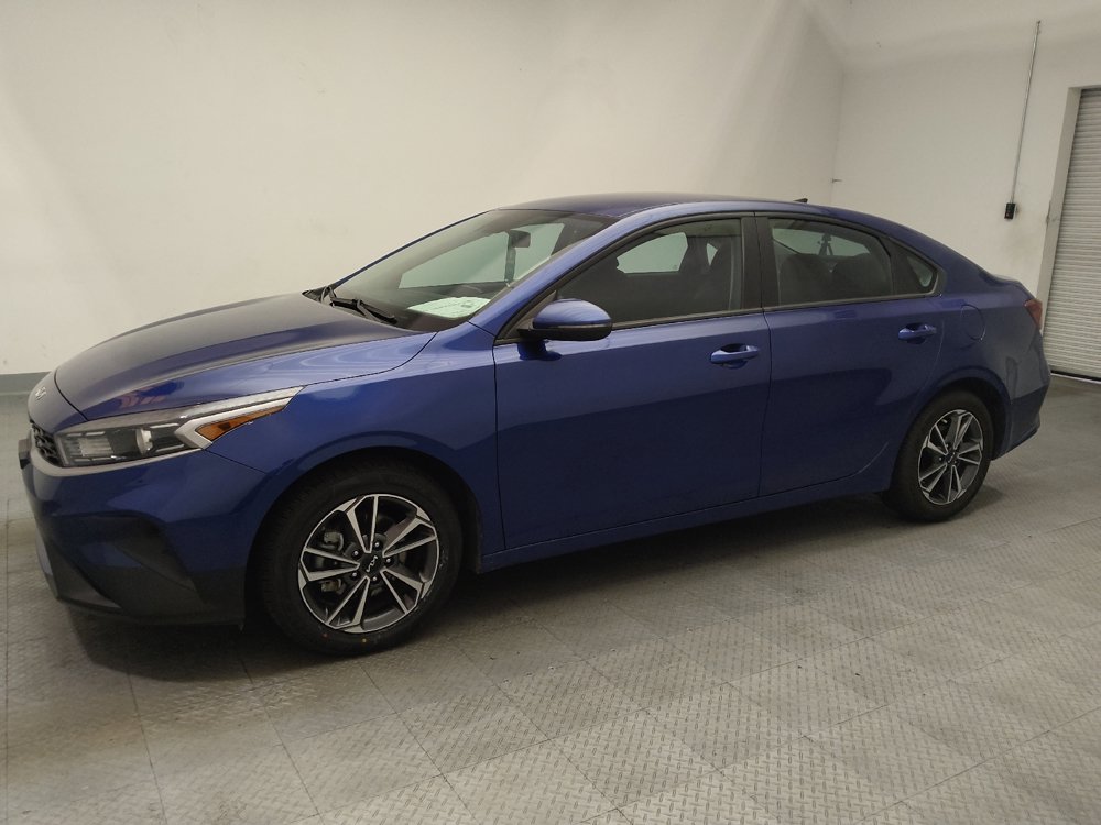Used 2023 Kia Forte LXS w/ LXS Technology Package FWD image 2