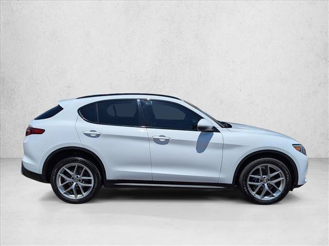 Used 2018 Alfa Romeo Stelvio Sport w/ Quick Order Package 22J Sport AWD/4WD image 4
