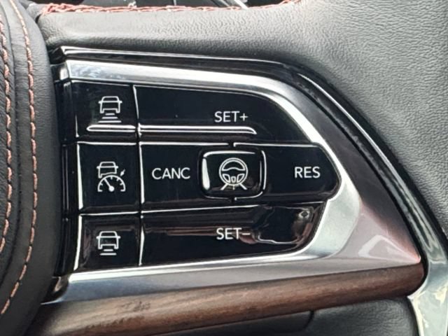 Used 2025 Jeep Grand Cherokee L Summit w/ Obsidian Package AWD/4WD image 8