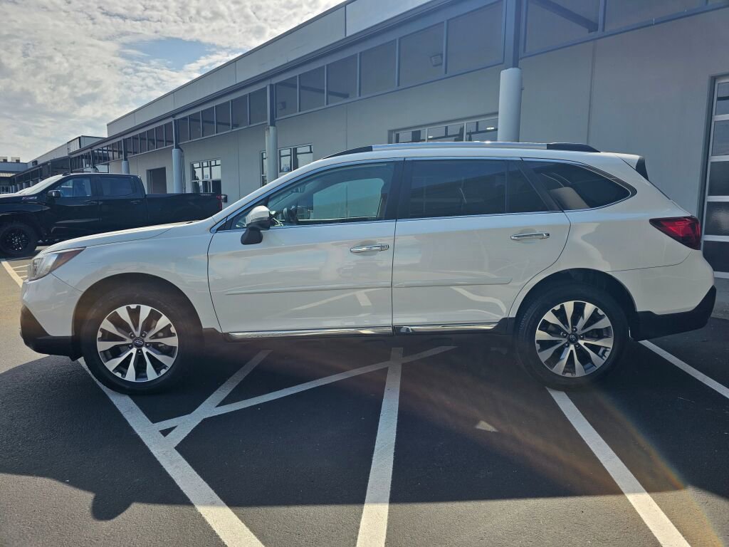 Used 2019 Subaru Outback 2.5i Touring w/ Popular Package #3A AWD/4WD image 2