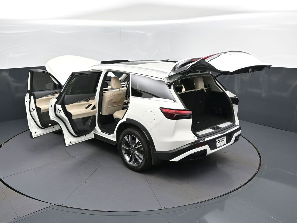 Certified 2023 INFINITI QX60 Luxe w/ Vision Package FWD image 2