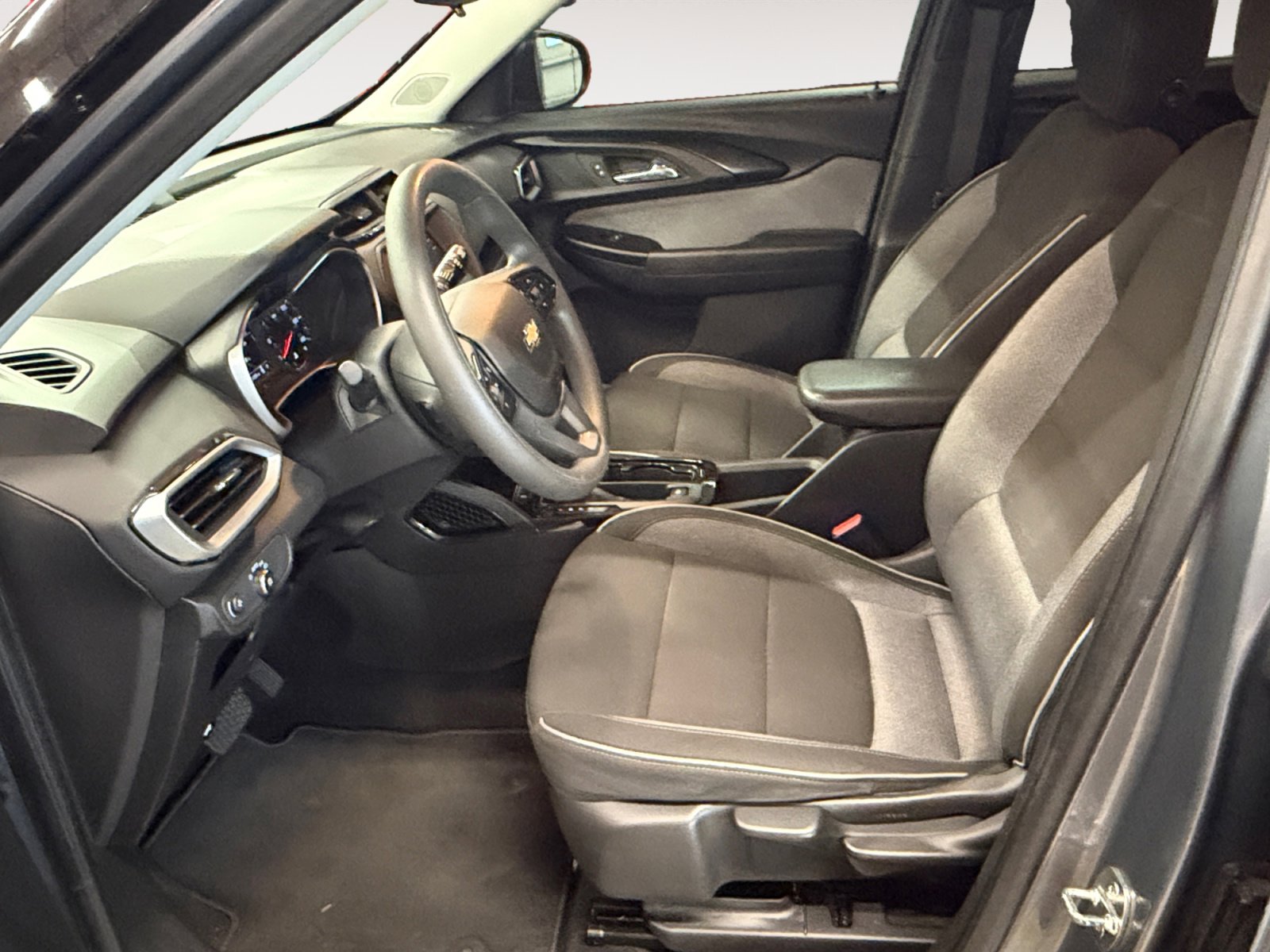 Used 2022 Chevrolet TrailBlazer LS FWD image 23