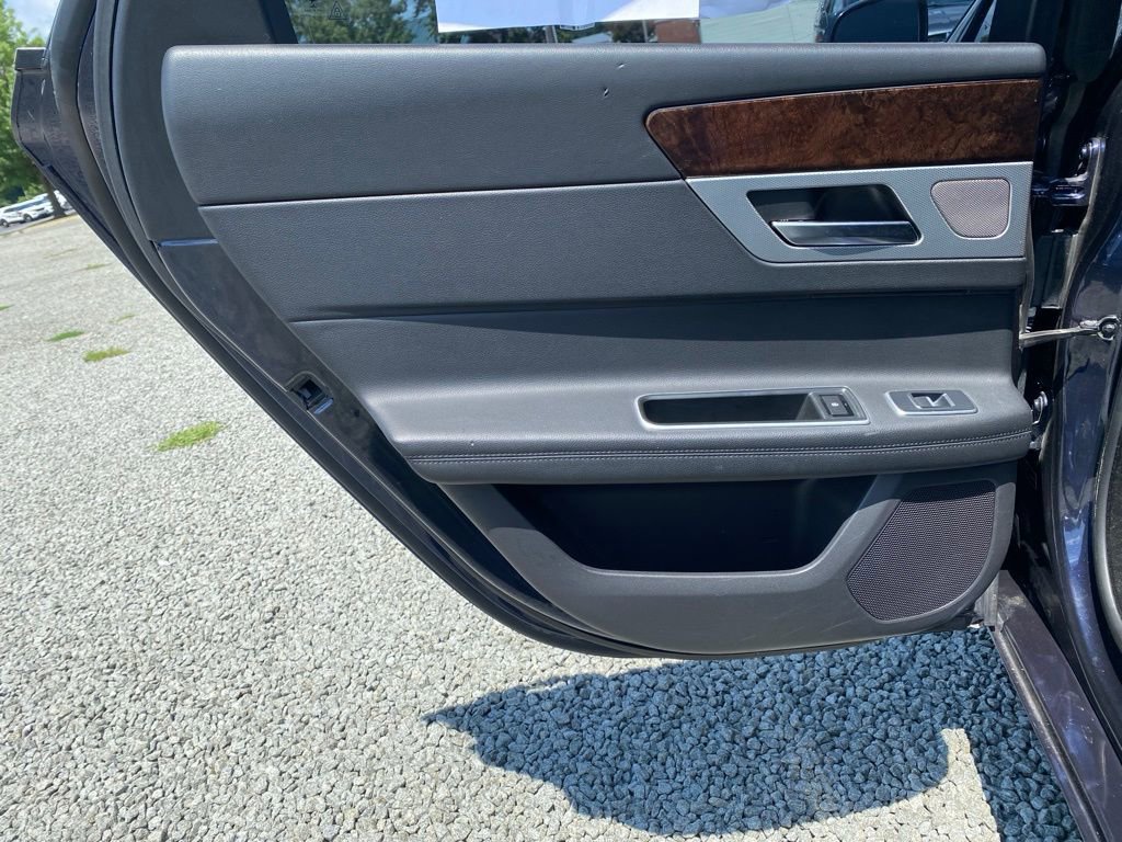 Used 2018 Jaguar XF Prestige image 16