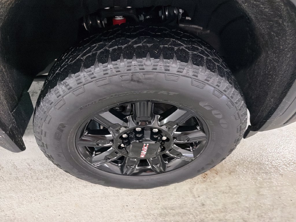 Used 2026 GMC Sierra 2500 AT4 AWD/4WD image 4
