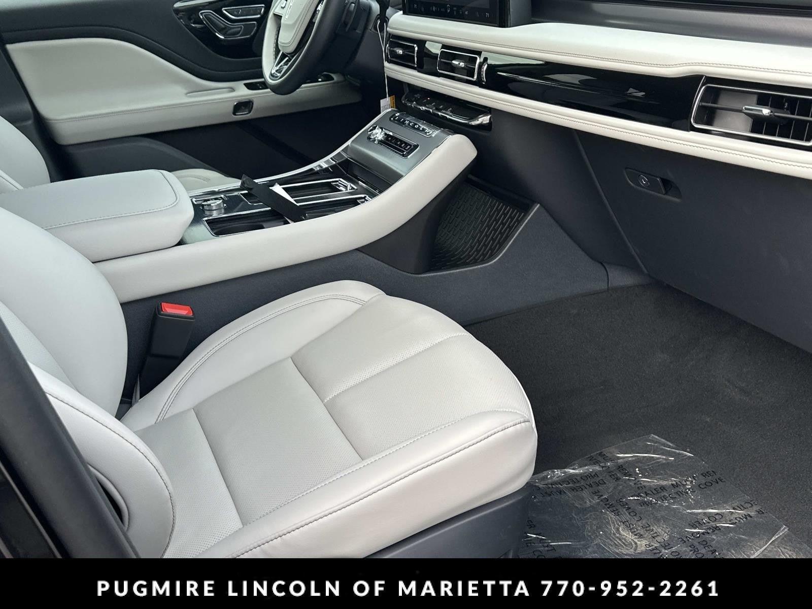 New 2026 Lincoln Aviator AWD image 30