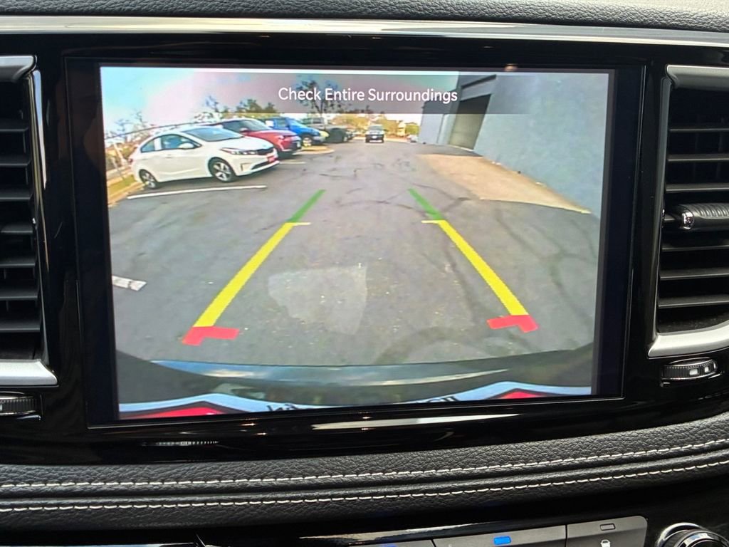 Used 2024 Chrysler Pacifica Select image 8