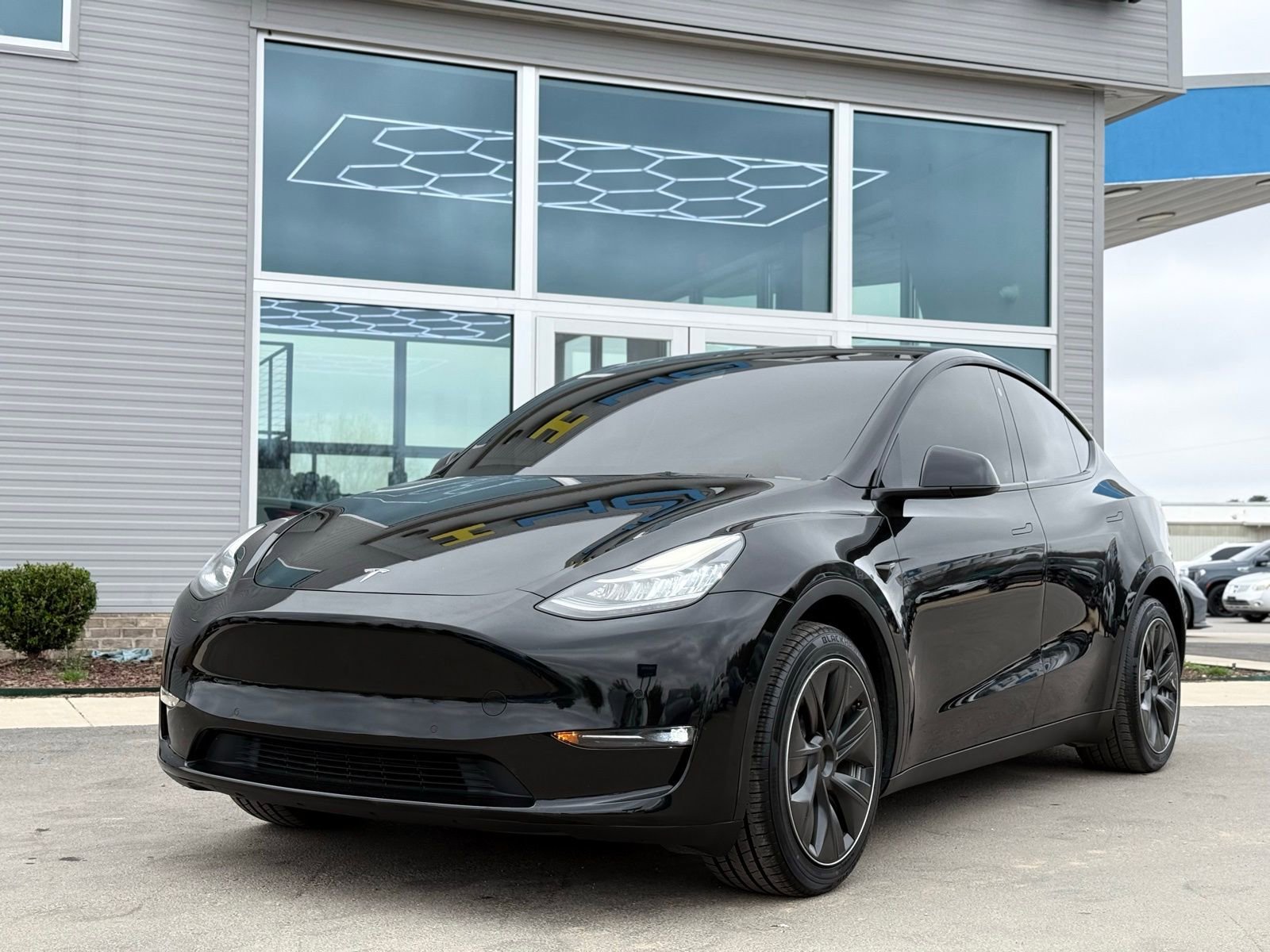 Used 2022 Tesla Model Y Long Range image 3