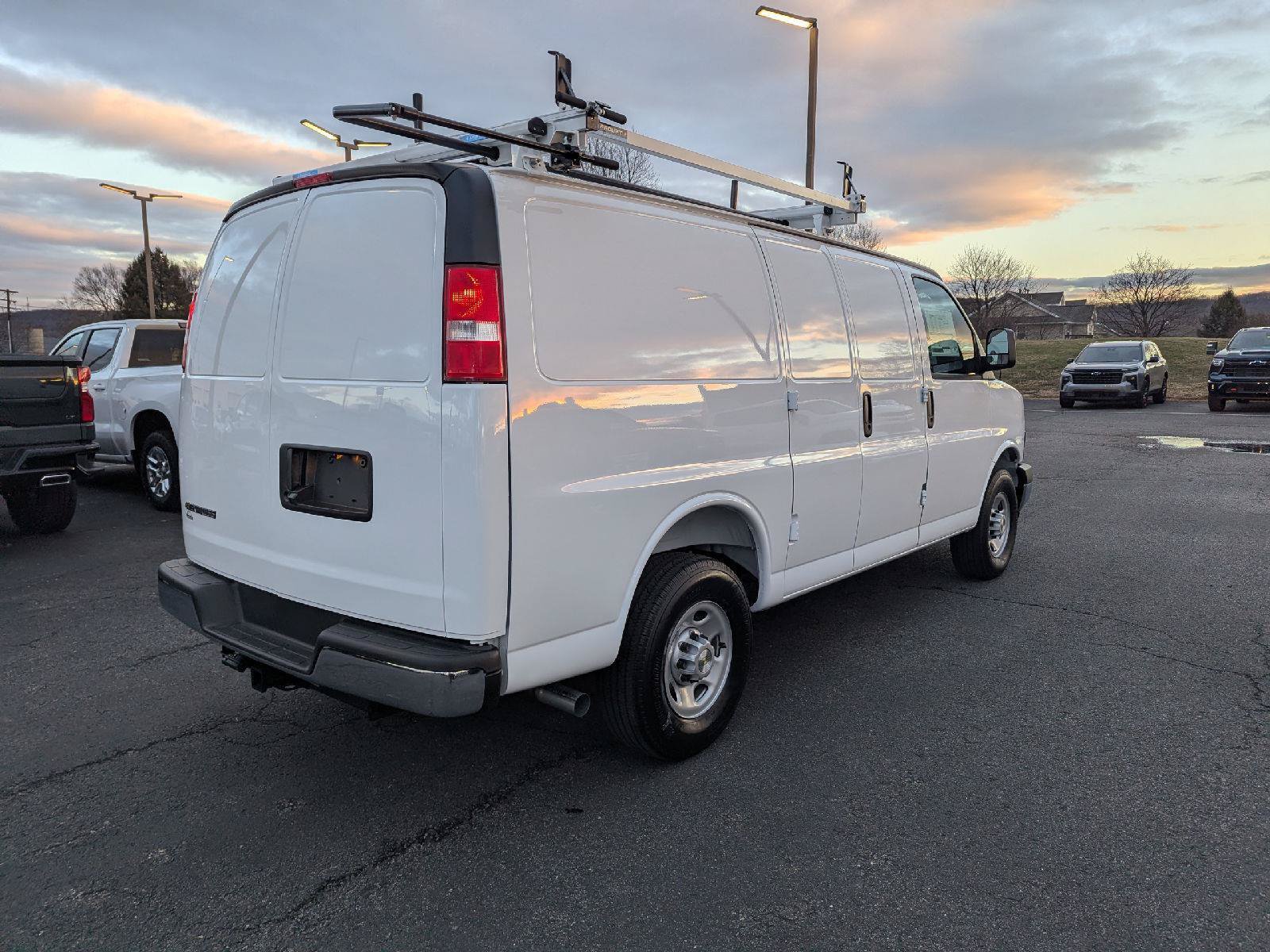 New 2025 Chevrolet Express 3500 w/ Driver Convenience Package RWD image 32