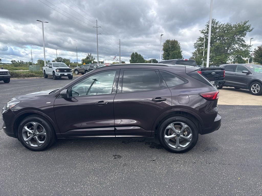 Used 2023 Ford Escape ST-Line w/ Tech Pack #1 AWD/4WD image 7