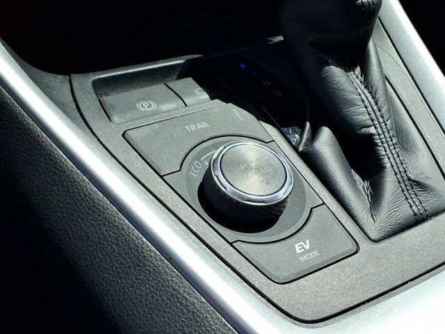 Used 2024 Toyota RAV4 LE AWD/4WD image 16