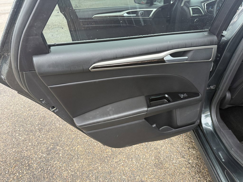 Used 2016 Ford Fusion SE w/ Equipment Group 202A image 9