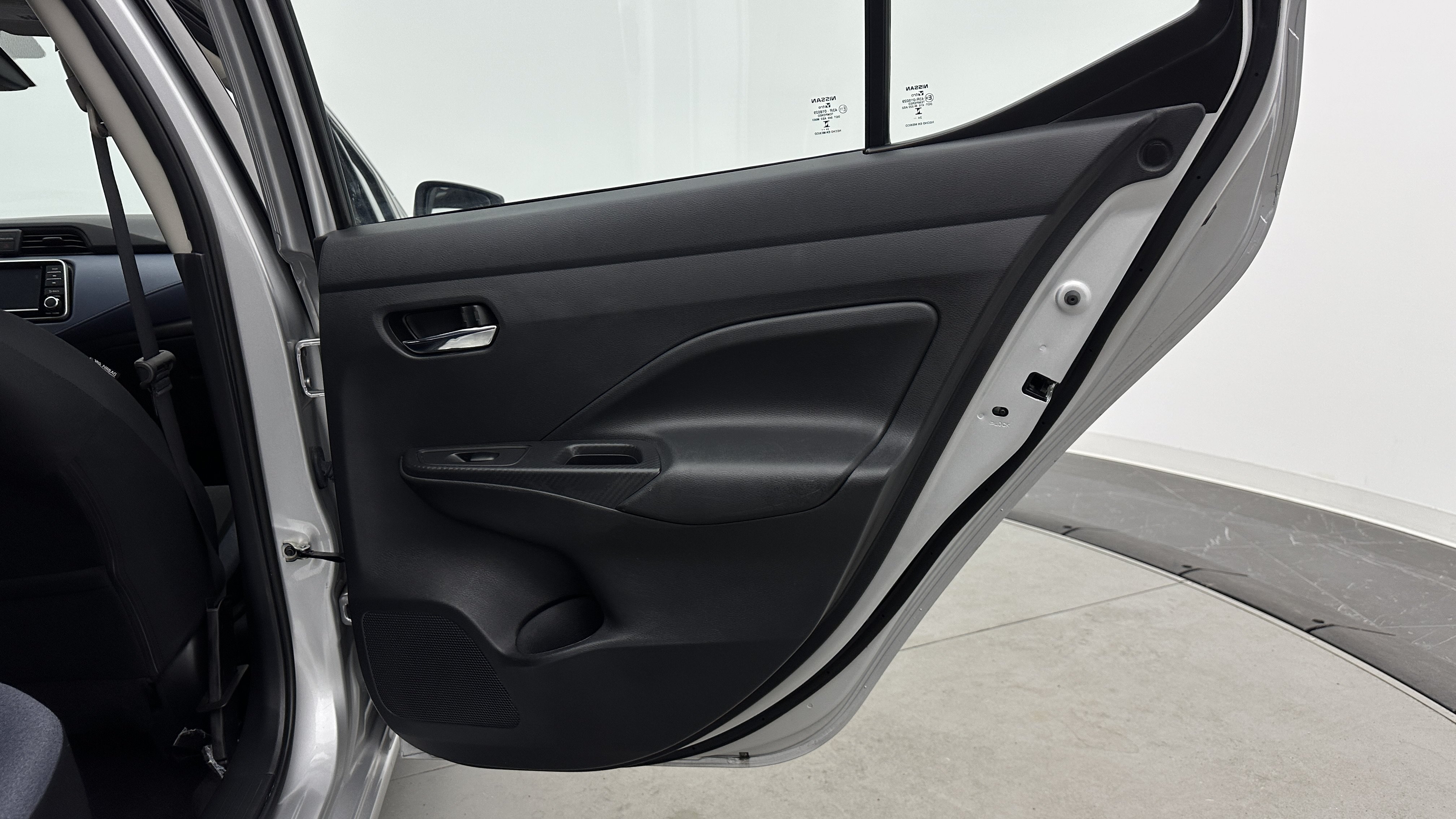 Used 2025 Nissan Versa SV FWD image 25