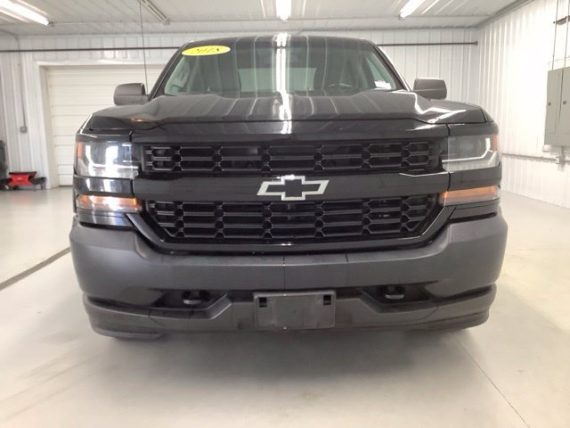 Used 2018 Chevrolet Silverado 1500 W/T w/ Black Out Edition AWD/4WD image 2