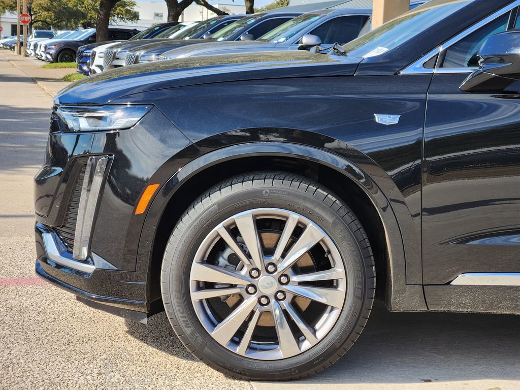 Used 2025 Cadillac XT6 Premium Luxury image 8