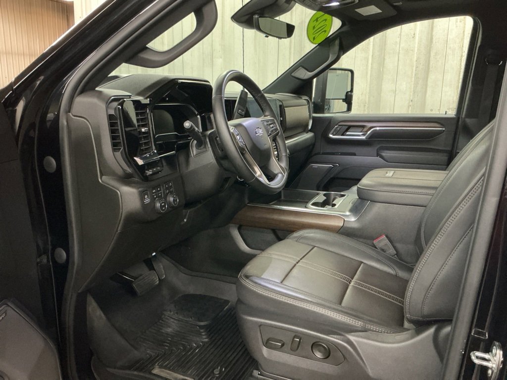 Used 2024 Chevrolet Silverado 2500 High Country w/ High Country Premium Package image 16