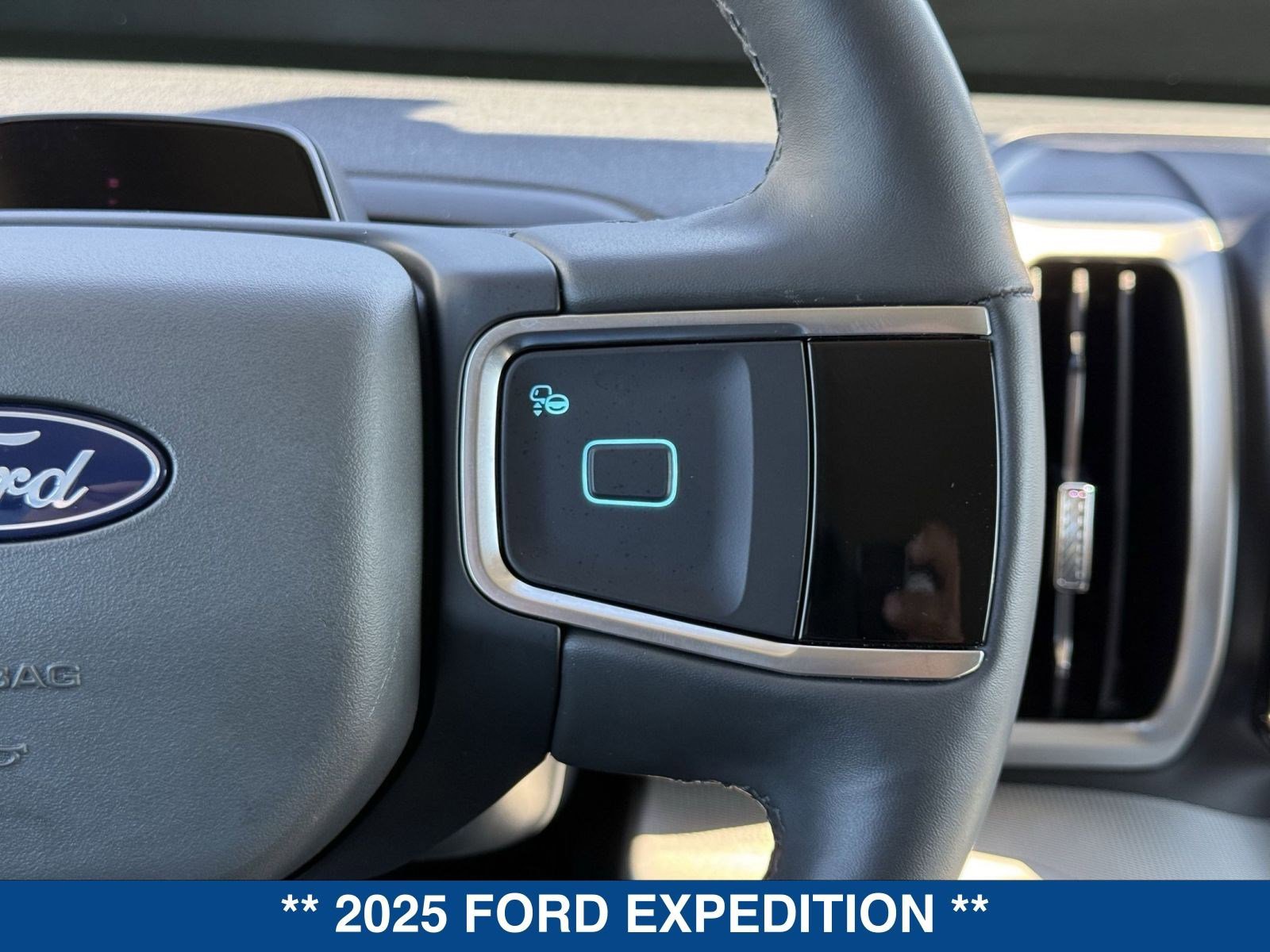 Certified 2025 Ford Expedition Active image 29