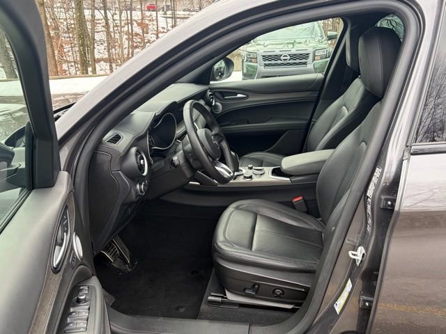 Used 2023 Alfa Romeo Stelvio Ti image 22