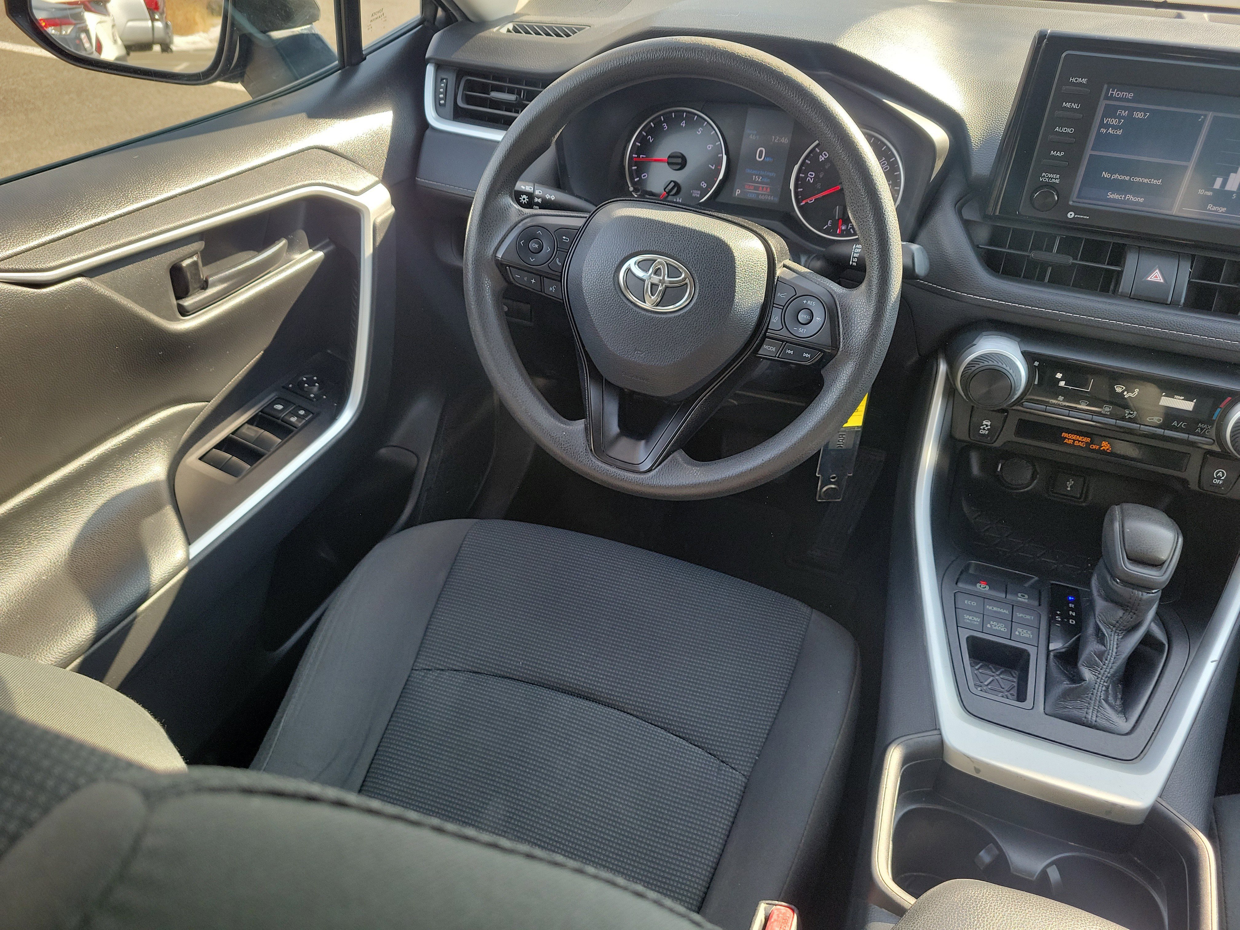 Used 2021 Toyota RAV4 LE image 13