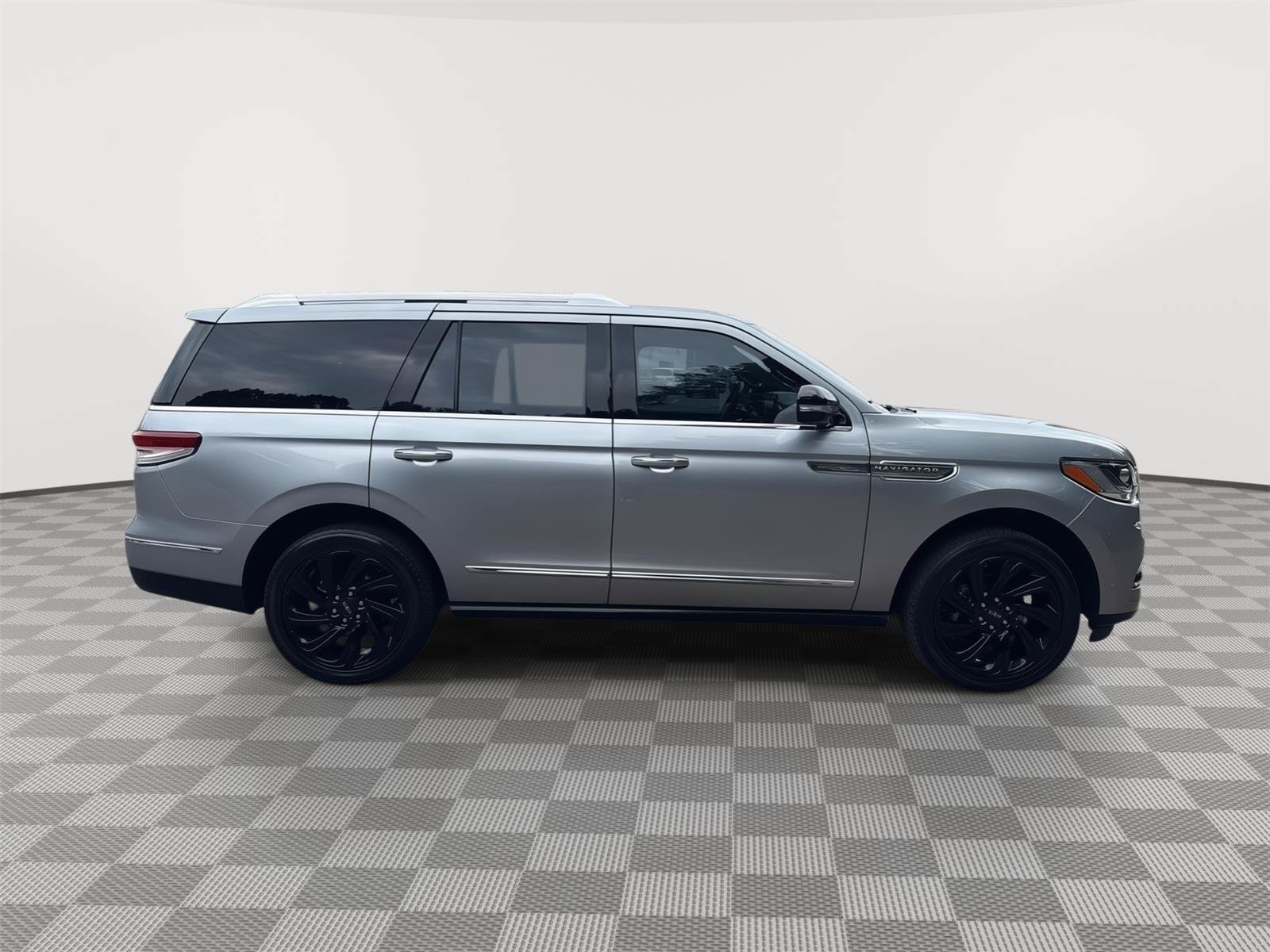 Used 2023 Lincoln Navigator Reserve AWD/4WD image 5