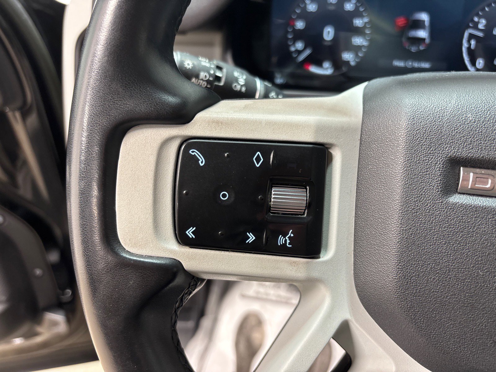 Used 2023 Land Rover Defender 90 S AWD/4WD image 21