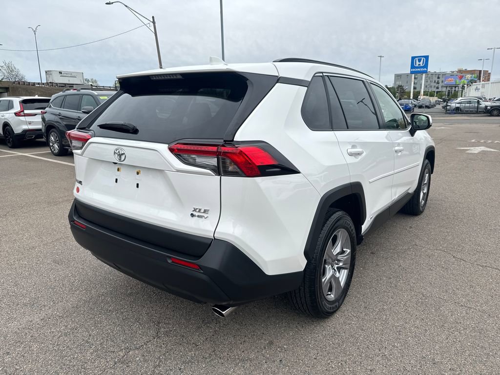 Used 2025 Toyota RAV4 XLE AWD/4WD image 8