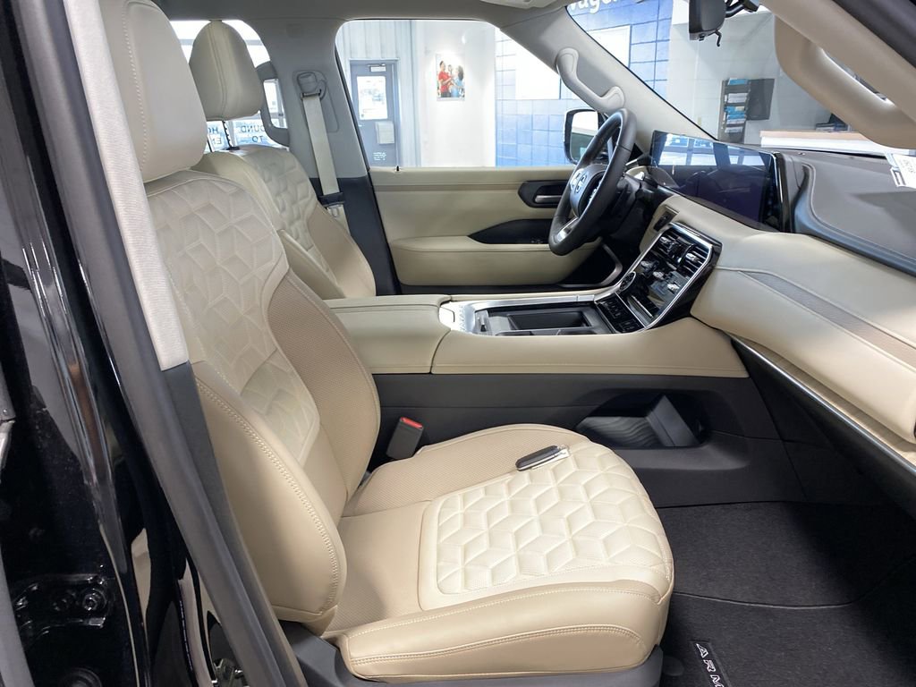 New 2025 Nissan Armada Platinum Reserve image 34