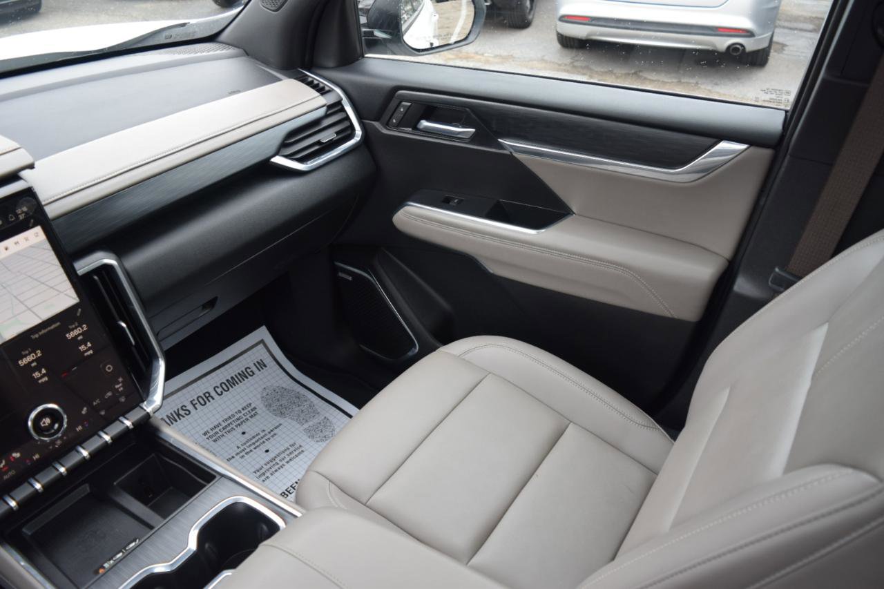 Used 2025 GMC Acadia Elevation w/ Elevation Premium Package image 22