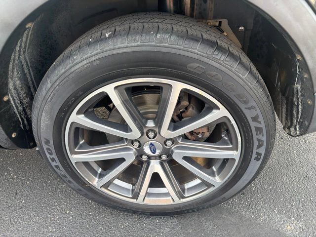 Used 2015 Ford Explorer XLT w/ Equipment Group 202B AWD/4WD image 29
