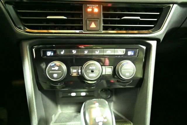 Used 2024 Volkswagen Taos SE image 35