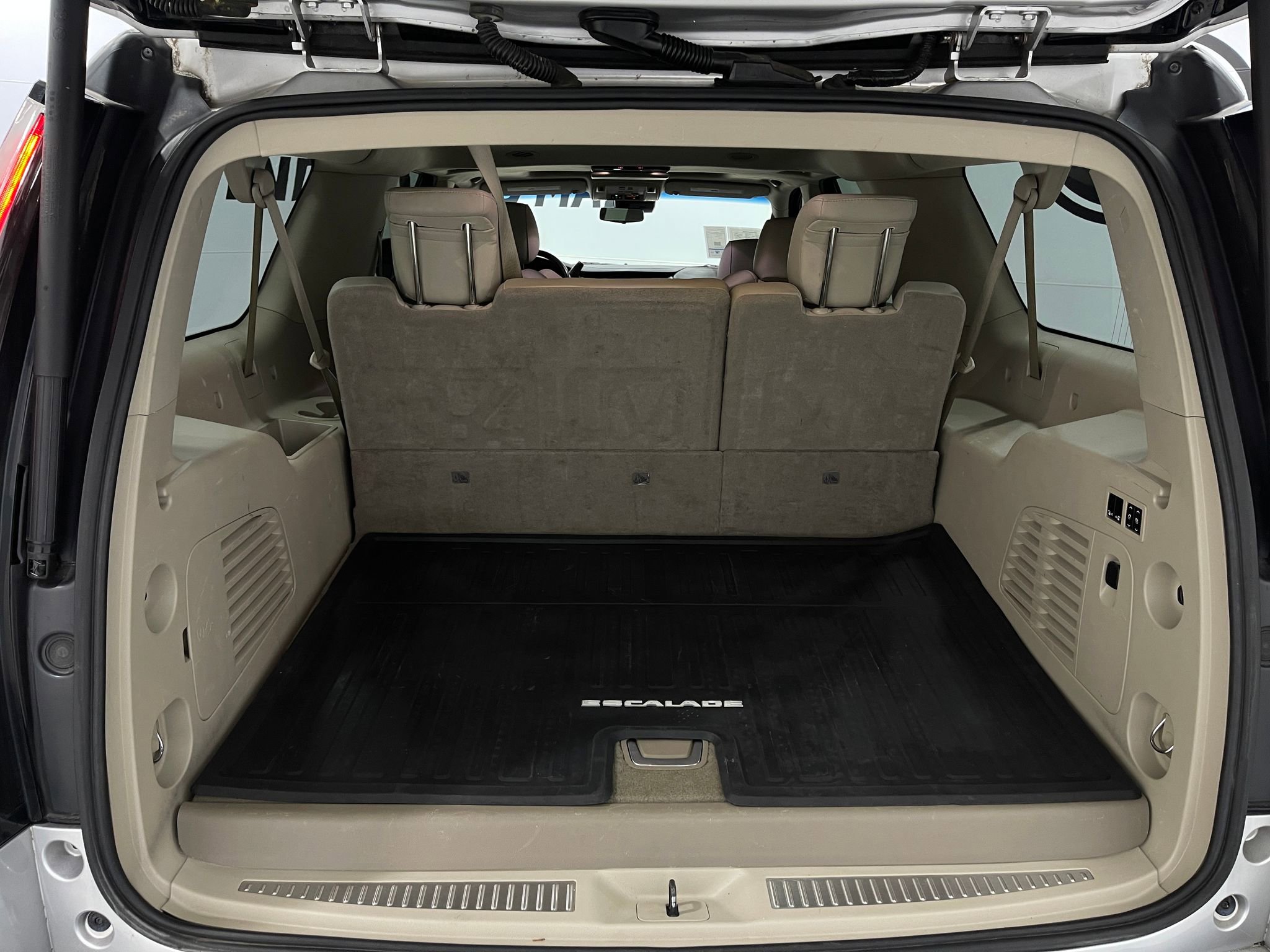 Used 2017 Cadillac Escalade ESV Luxury AWD/4WD image 25