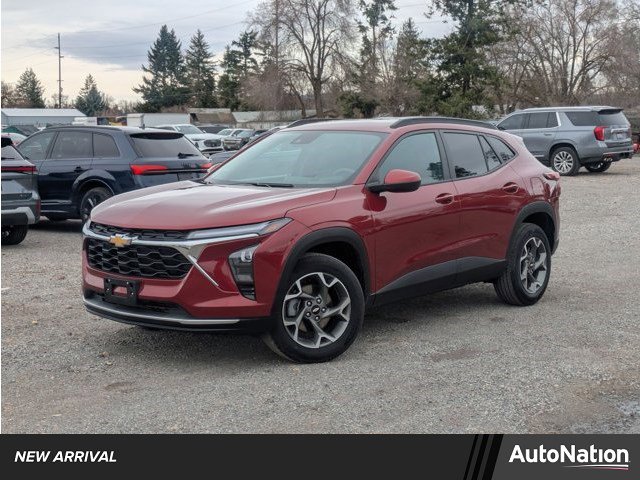 Used 2025 Chevrolet Trax LT image 1