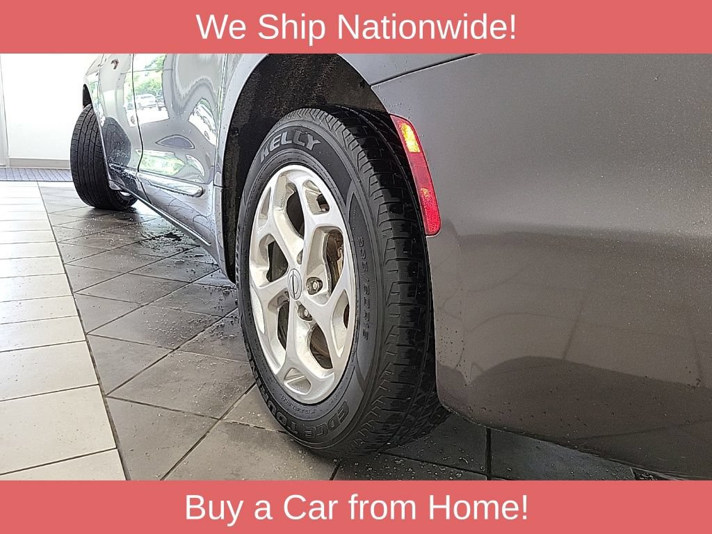 Used 2021 Chrysler Pacifica Limited AWD/4WD image 19
