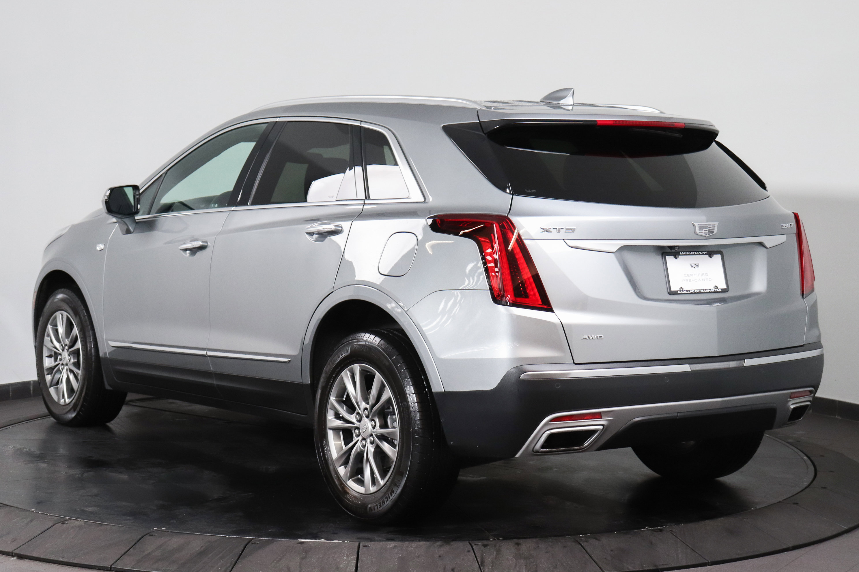Used 2023 Cadillac XT5 Premium Luxury image 3
