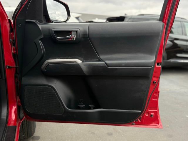 Used 2016 Toyota Tacoma SR image 11