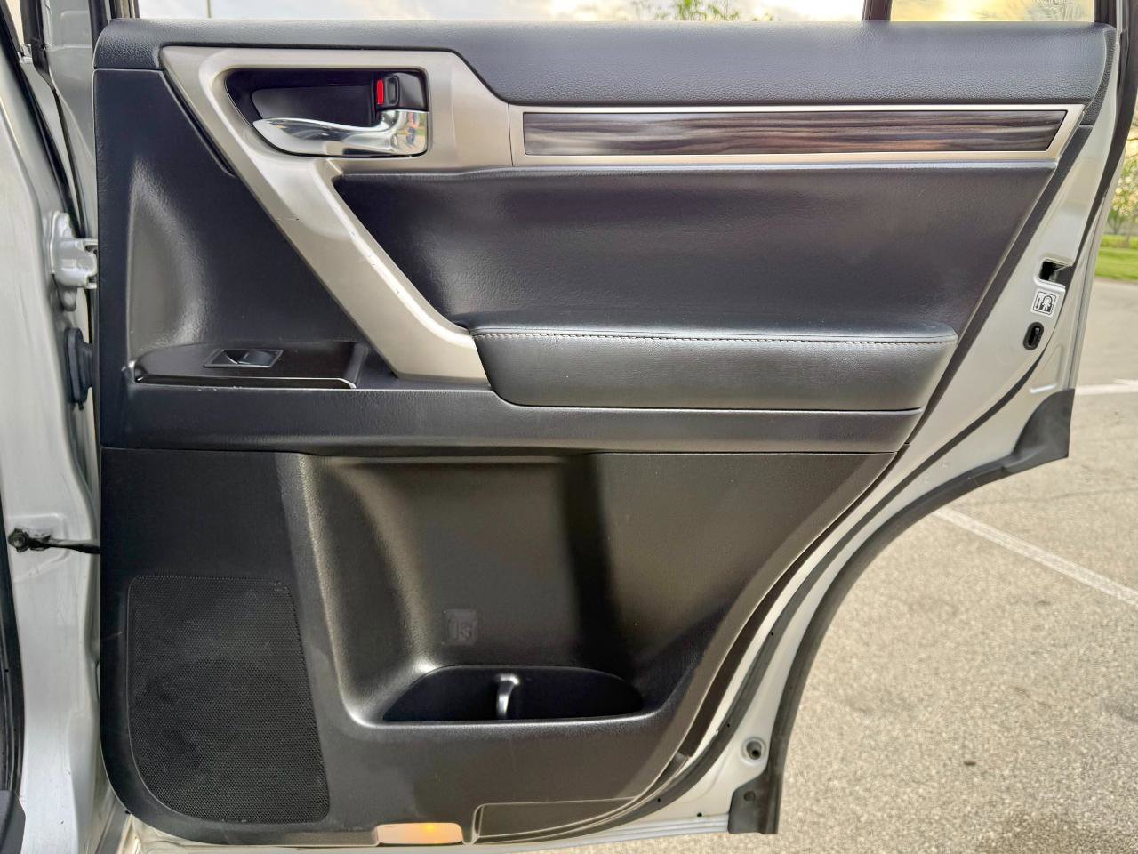 Used 2015 Lexus GX 460 w/ Comfort Package image 22