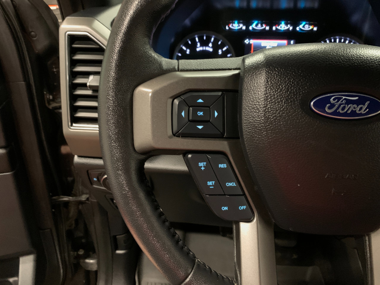 Used 2020 Ford Expedition Max XLT image 25