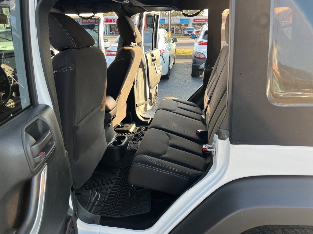 Used 2017 Jeep Wrangler Unlimited Sahara w/ Connectivity Group image 16