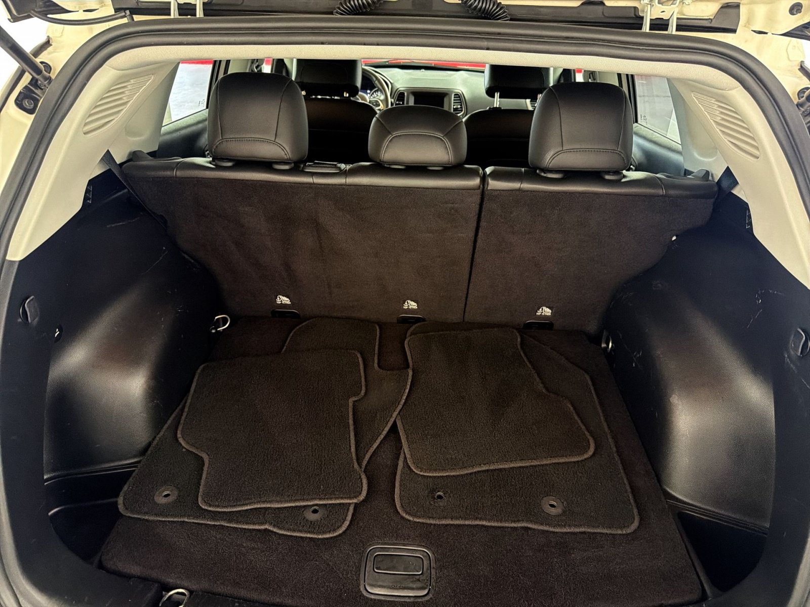Used 2018 Jeep Compass Latitude w/ Popular Equipment Group AWD/4WD image 23